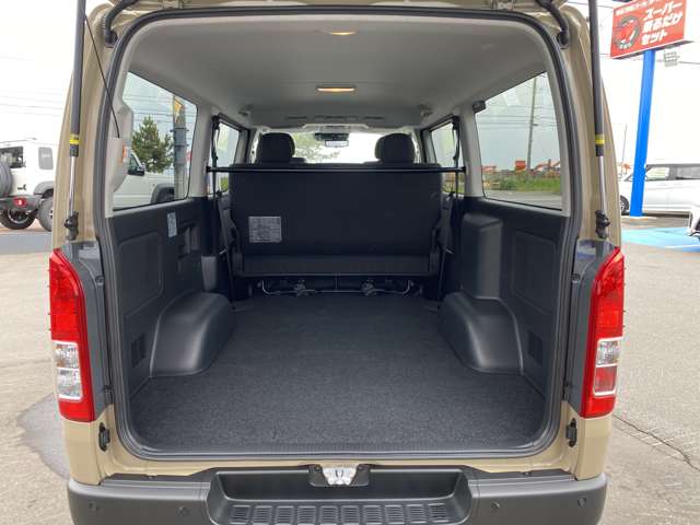 Toyota Hiace Van 9