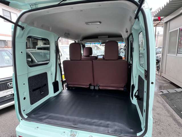 Daihatsu Hijet Cargo 11