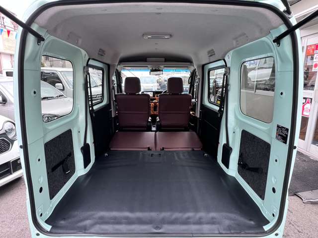 Daihatsu Hijet Cargo 12