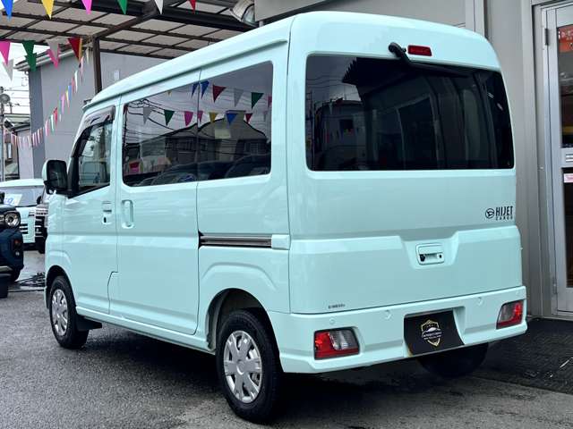 Daihatsu Hijet Cargo 6