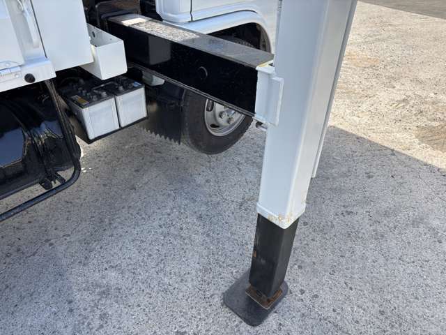 Isuzu Elf 12