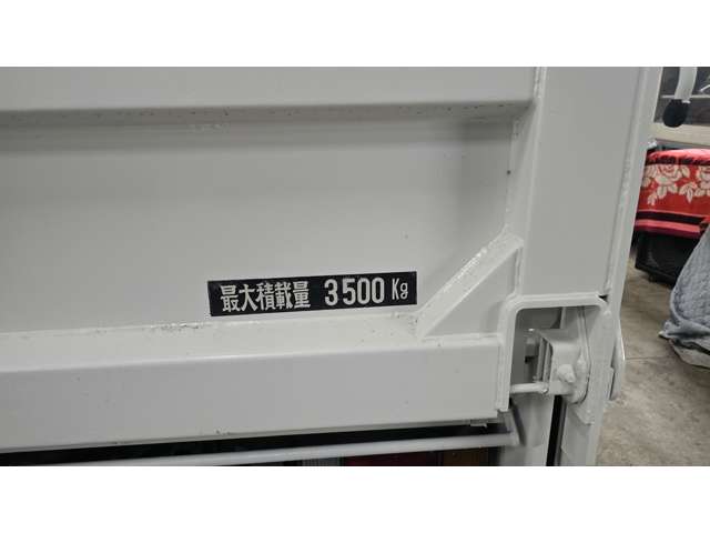 Isuzu Elf 12