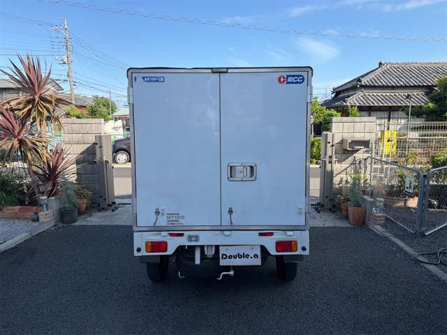 Nissan NT100 Clipper 6