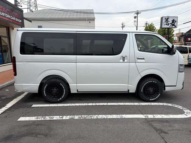 Toyota Hiace Van 3
