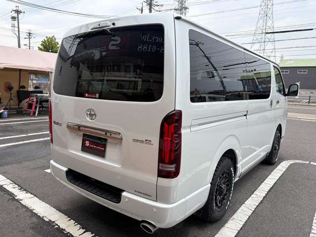 Toyota Hiace Van 4