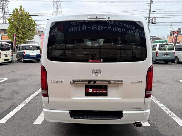 Toyota Hiace Van 5