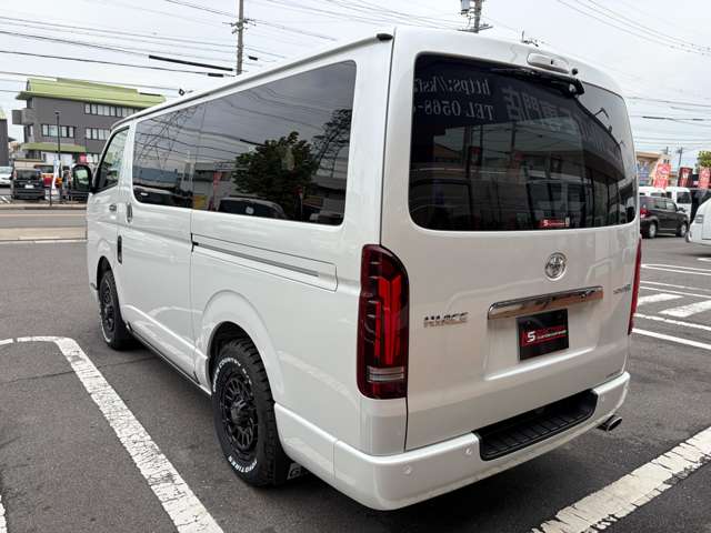 Toyota Hiace Van 6
