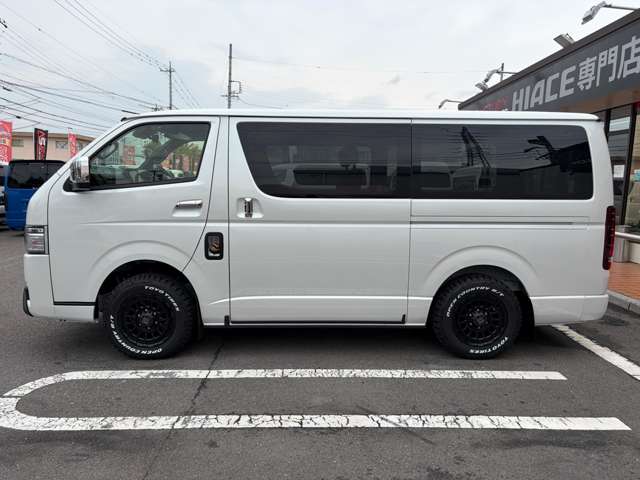 Toyota Hiace Van 7