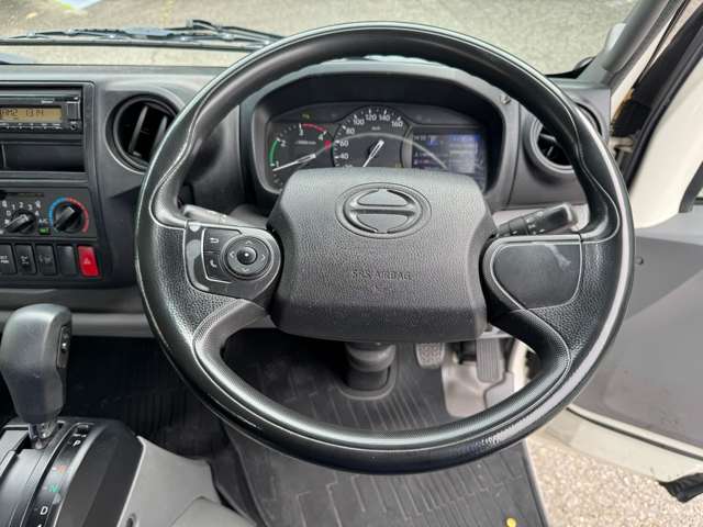 Hino Dutro 4