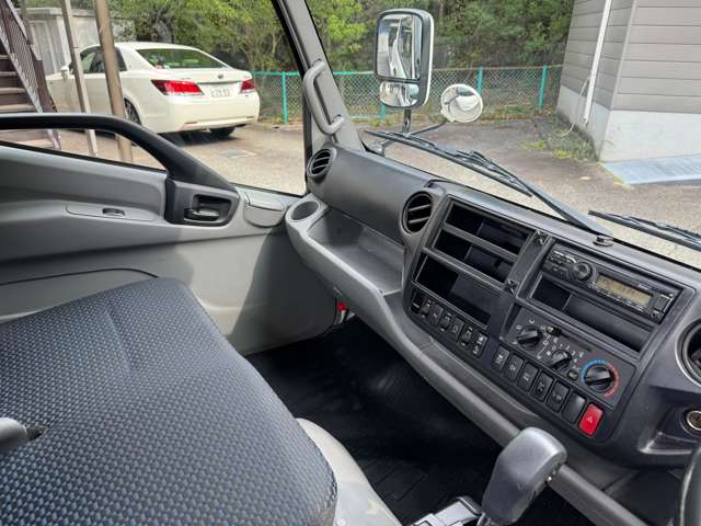 Hino Dutro 8