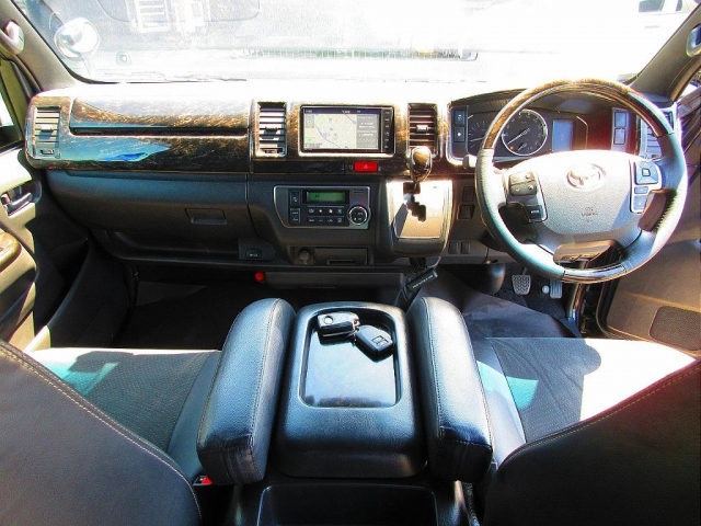 Toyota Hiace Van 2
