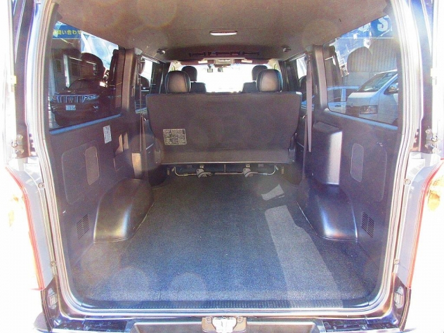Toyota Hiace Van 6