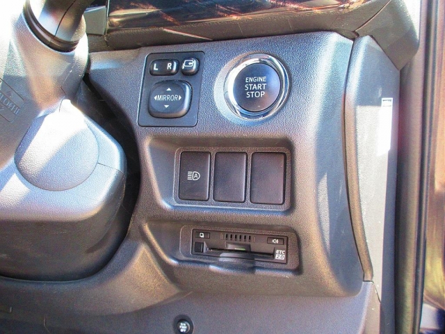 Toyota Hiace Van 9