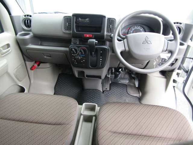 Mitsubishi Minicab Van 12