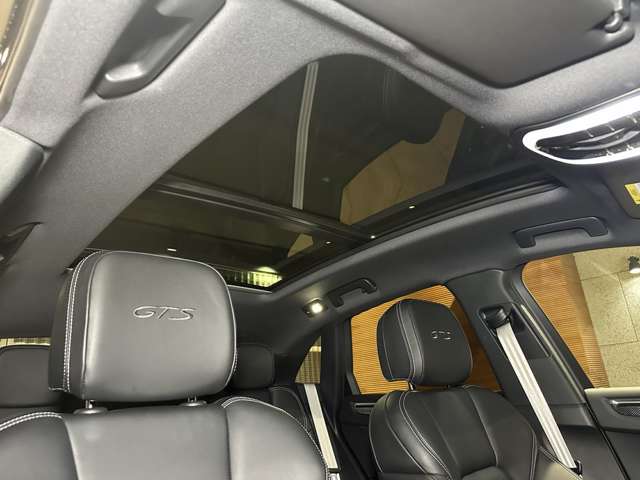 Porsche Macan 8