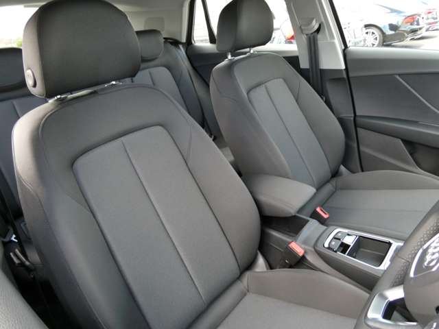 Audi Q2 8