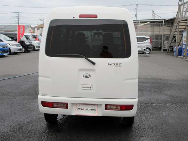 Daihatsu Hijet Cargo 6