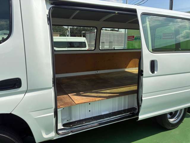 Toyota Dyna Route Van 11
