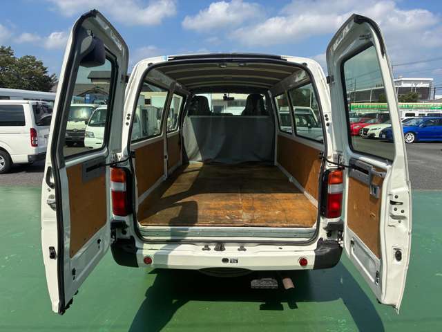 Toyota Dyna Route Van 12