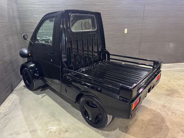 Daihatsu Midget II 9