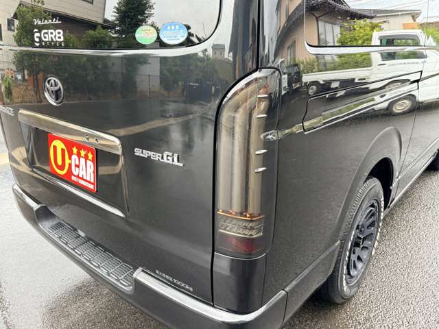 Toyota Hiace Van 6