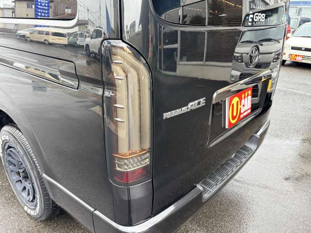 Toyota Hiace Van 7