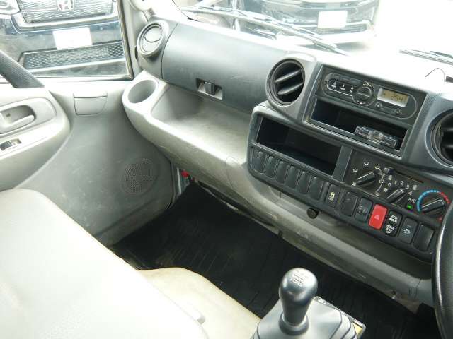 Hino Dutro 11