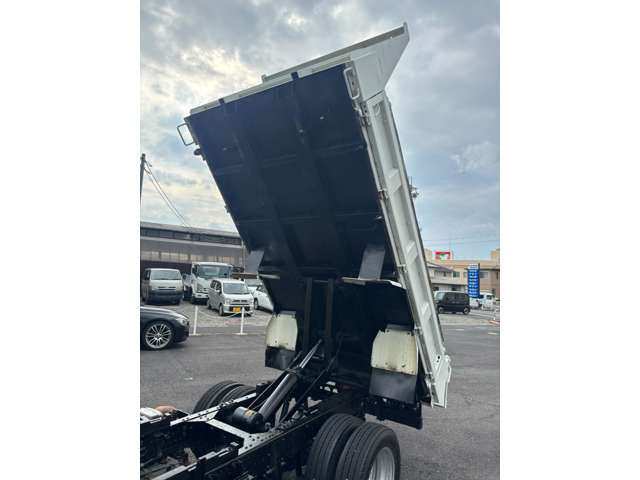 Isuzu Elf 11