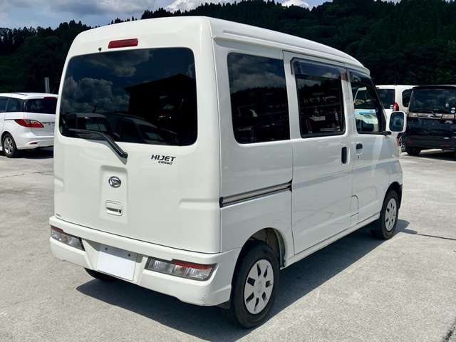 Daihatsu Hijet Cargo 8