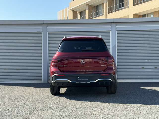 Mercedes-Benz EQB 8