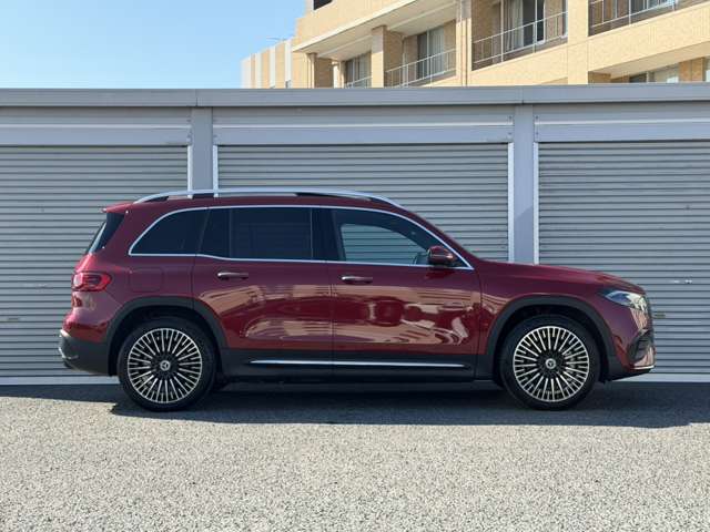 Mercedes-Benz EQB 10