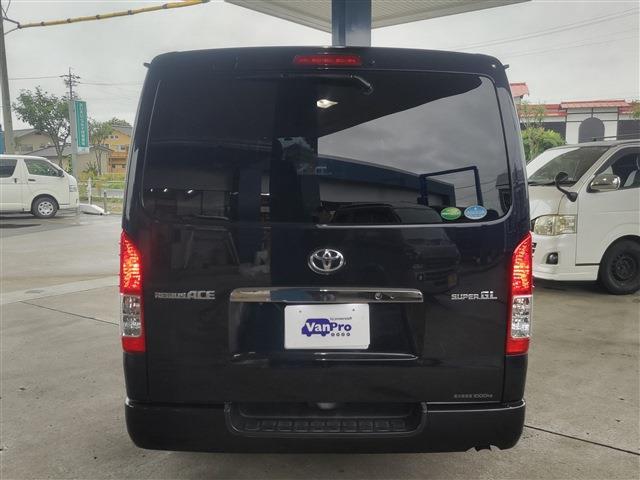 Toyota Regius Ace 6