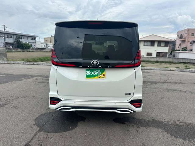 Toyota Noah 11