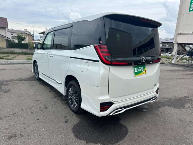 Toyota Noah 12