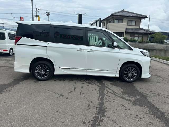 Toyota Noah 9