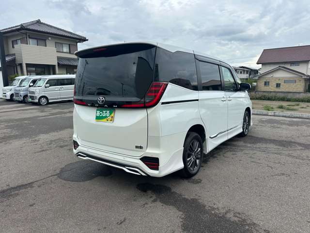 Toyota Noah 10