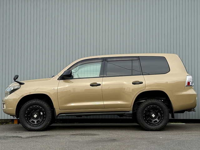 Toyota Land Cruiser 200 10