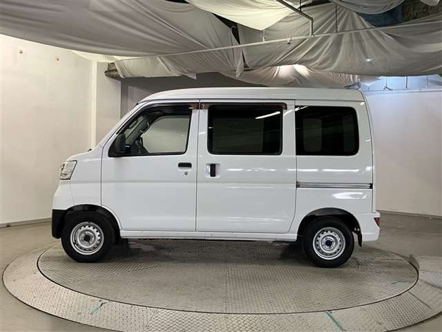Daihatsu Hijet Cargo 4
