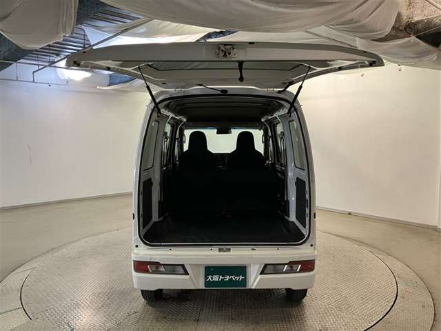 Daihatsu Hijet Cargo 9