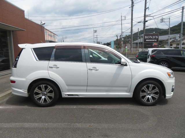 Mitsubishi Outlander 4