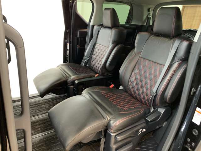 Toyota Vellfire 4