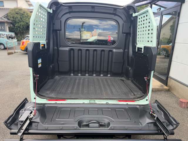 Daihatsu Hijet Deck Van 7