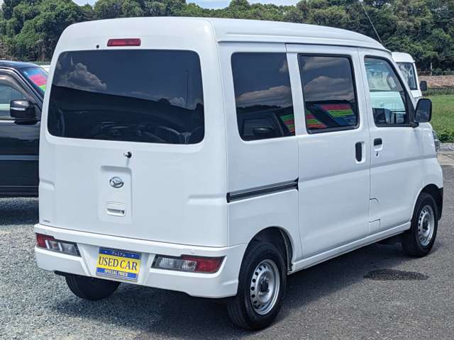 Daihatsu Hijet Cargo 6