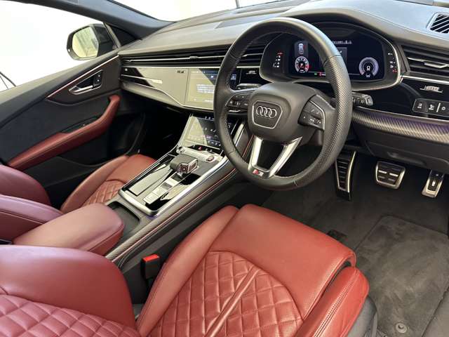 Audi SQ8 12