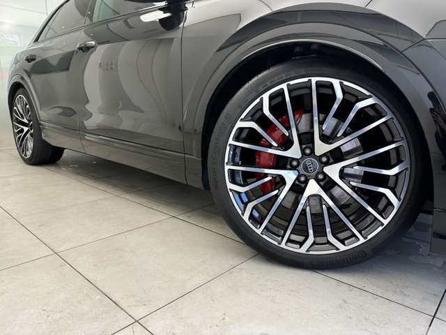 Audi SQ8 10