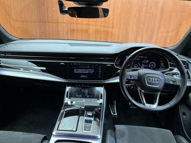 Audi Q8 4