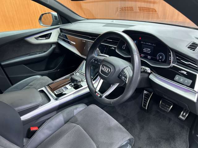 Audi Q8 5