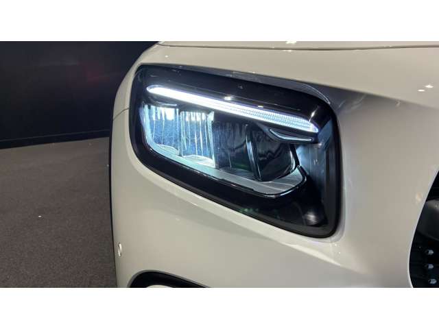 Mercedes-Benz GLB 11