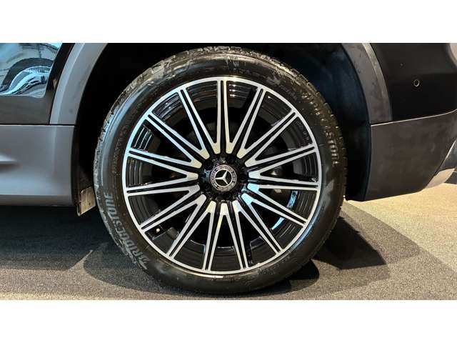 Mercedes-Benz GLB 4