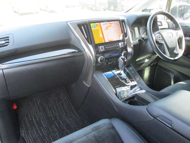 Toyota Alphard 11
